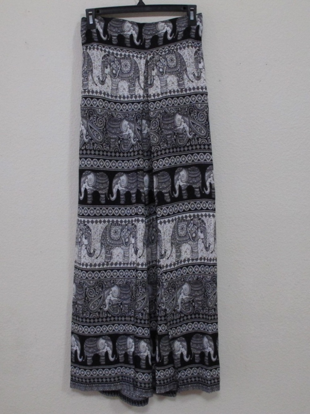 Women's Black & White Elephant Print Wide-Leg Pants